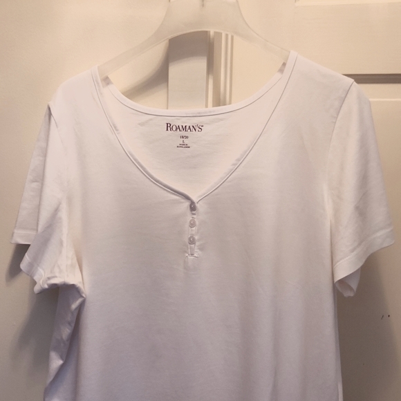 ROAMAN'S Tops - NEW.  LADIES WHITE SHORT-SLEEVE SHIRT.  SIZE LARGE (18/20).